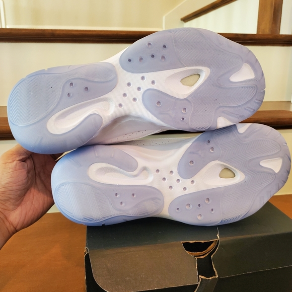 NIB Nike Air Jordan CMFT low men's sz 8.5. White university blue black - Picture 6 of 8